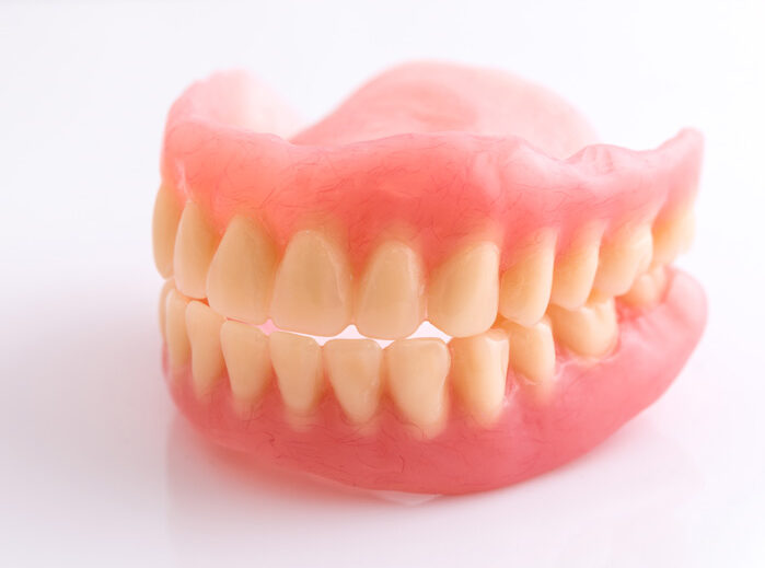 歯科医師あるある【入れ歯、差し歯のメンテナンス方法】|歯科専門の人材派遣　u2株式会社